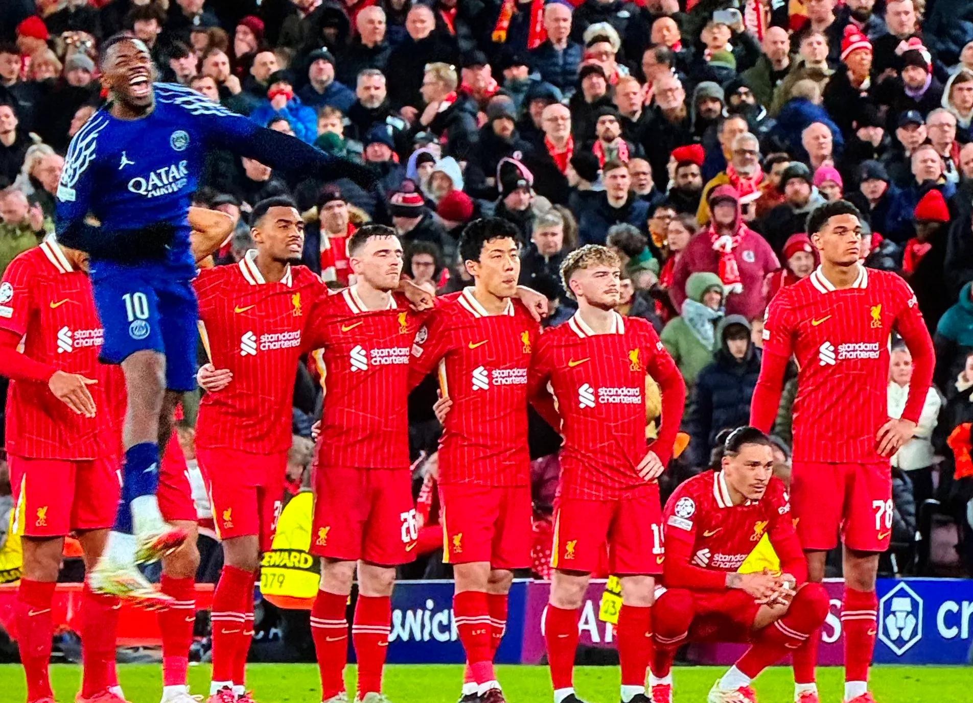 包含利物浦锋线组合默契，世俱杯争冠实力凸显的词条