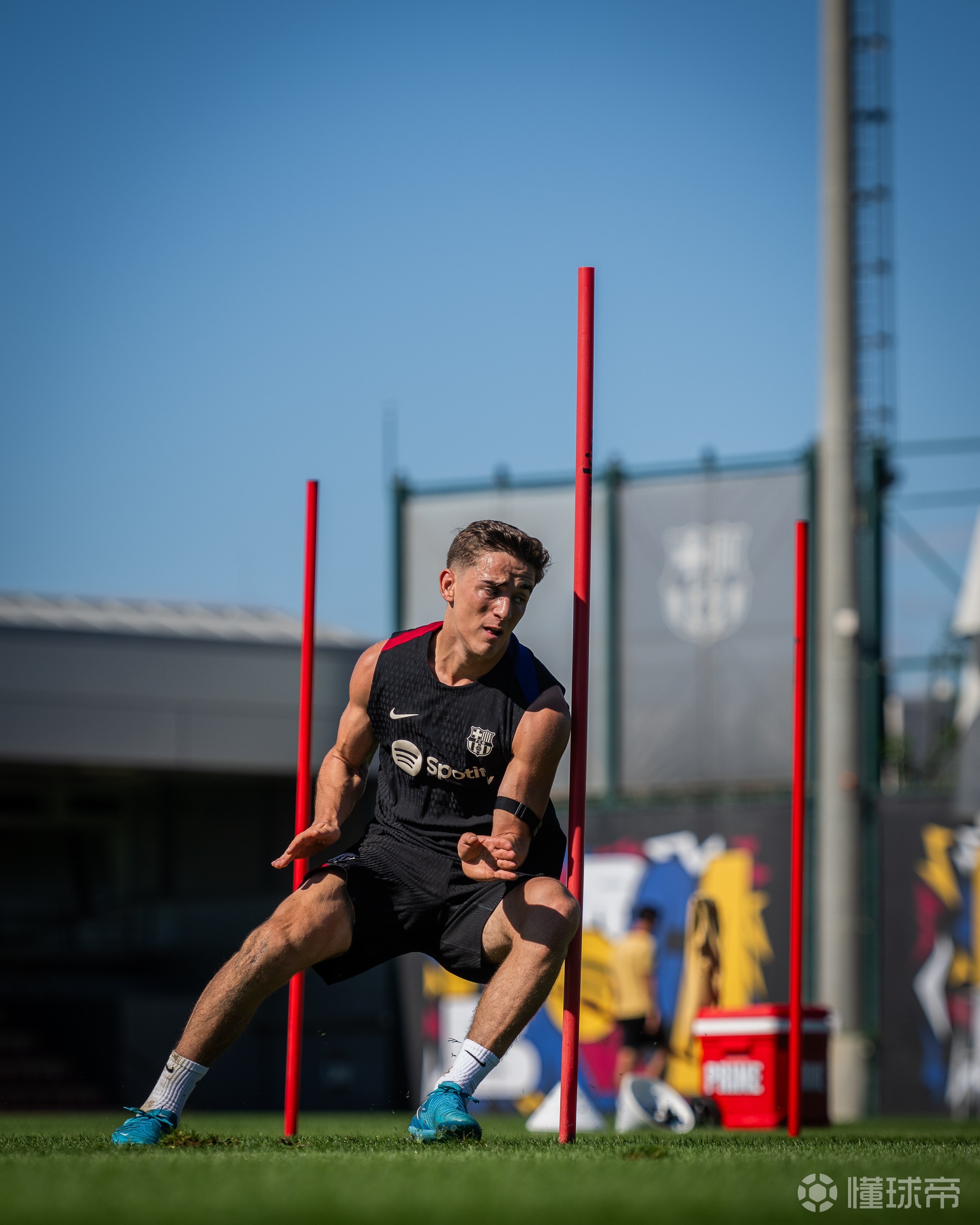 塞尔维亚足球联赛球员努力训练为周末比赛做准备的简单介绍