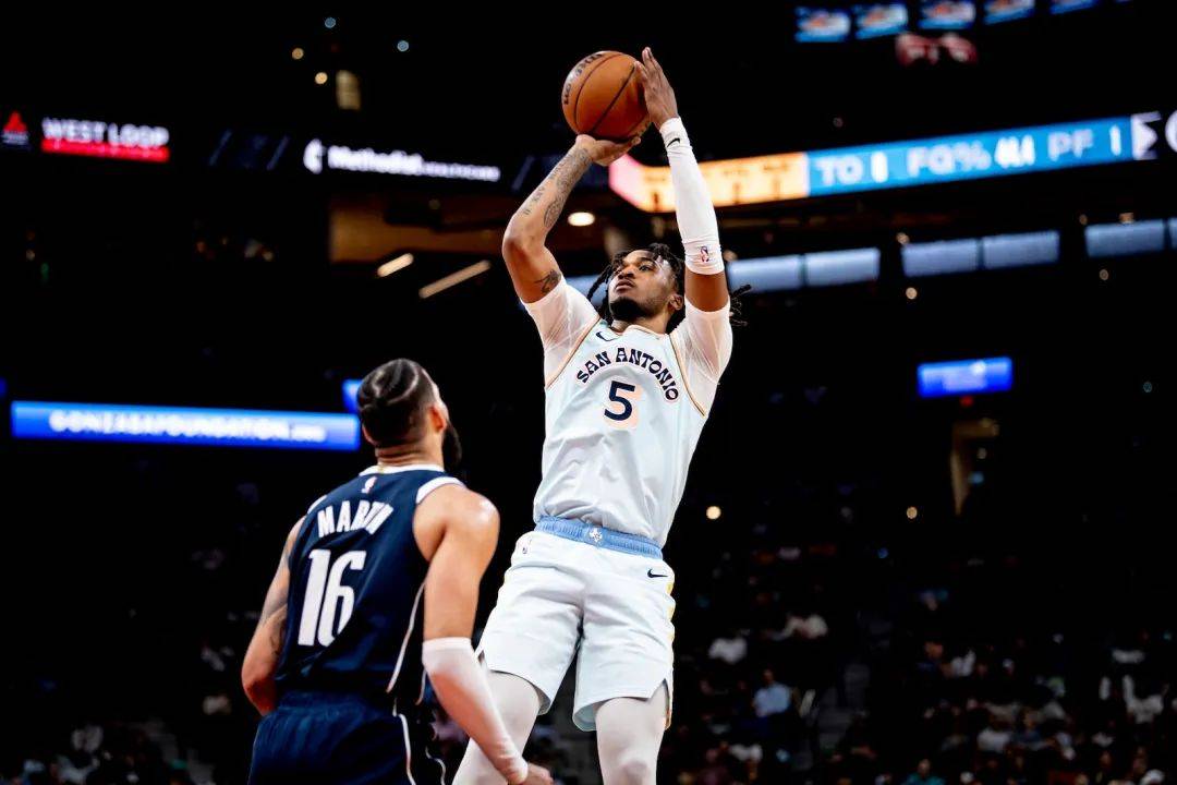 1xbet体育地址-独行侠逆转马刺，球队士气高涨备战下一场比赛的简单介绍