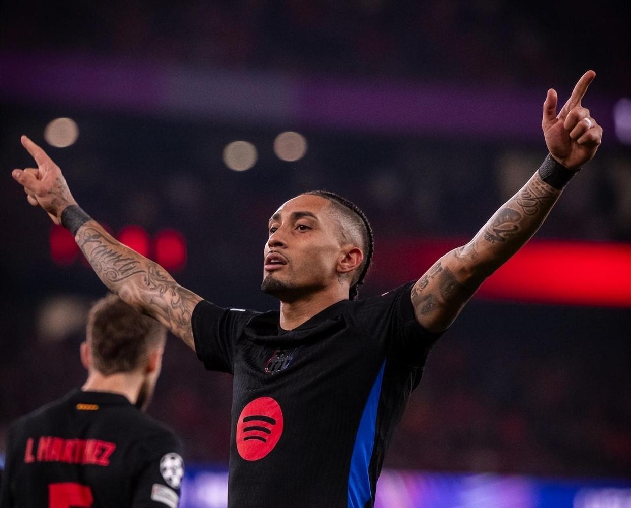 1xbet体育视频-包含巴萨后卫表现抢眼，获得联赛最佳球员评选的词条