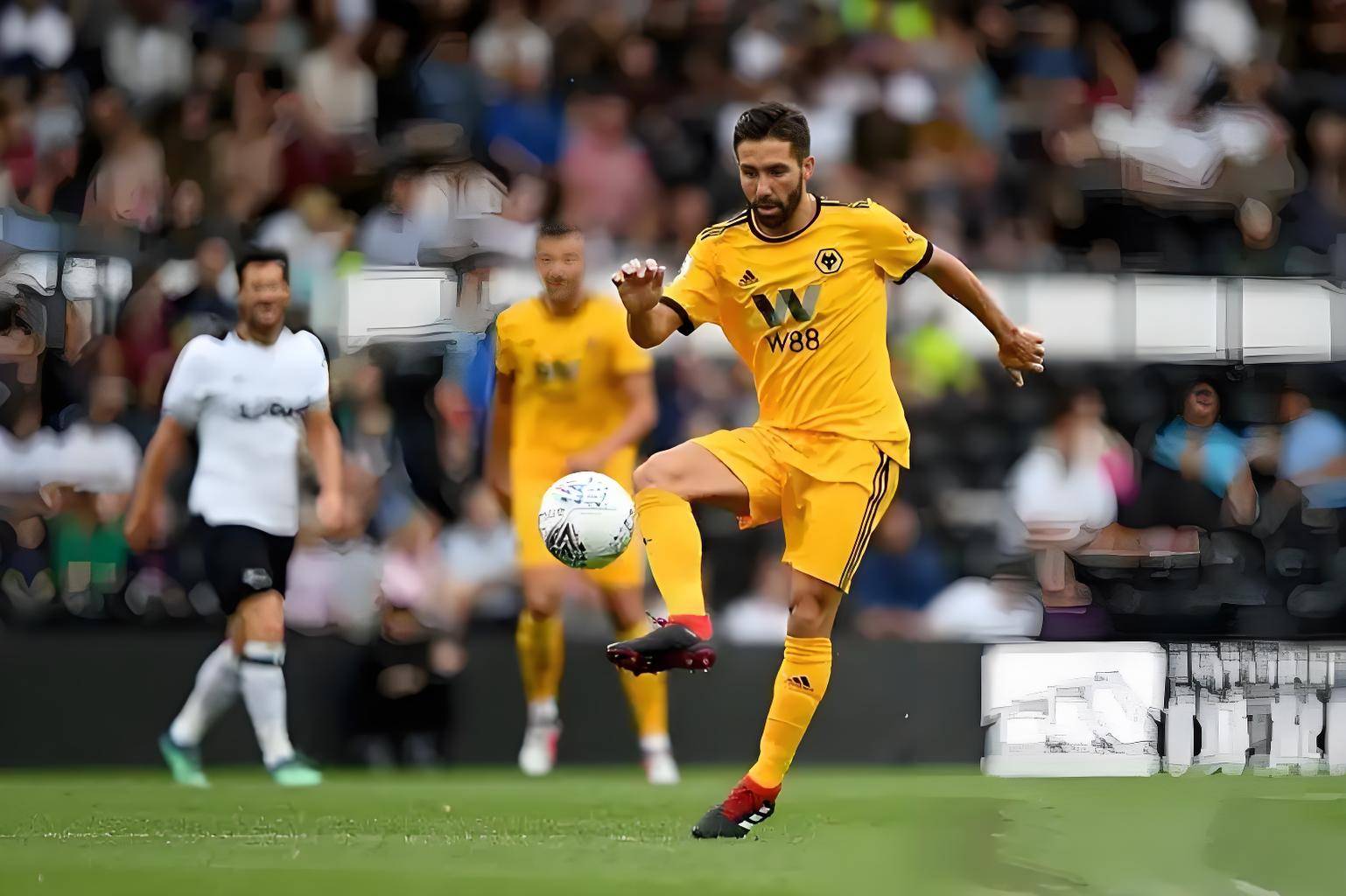 关于狼队客场逼平伯恩茅斯，客场实现不败的信息