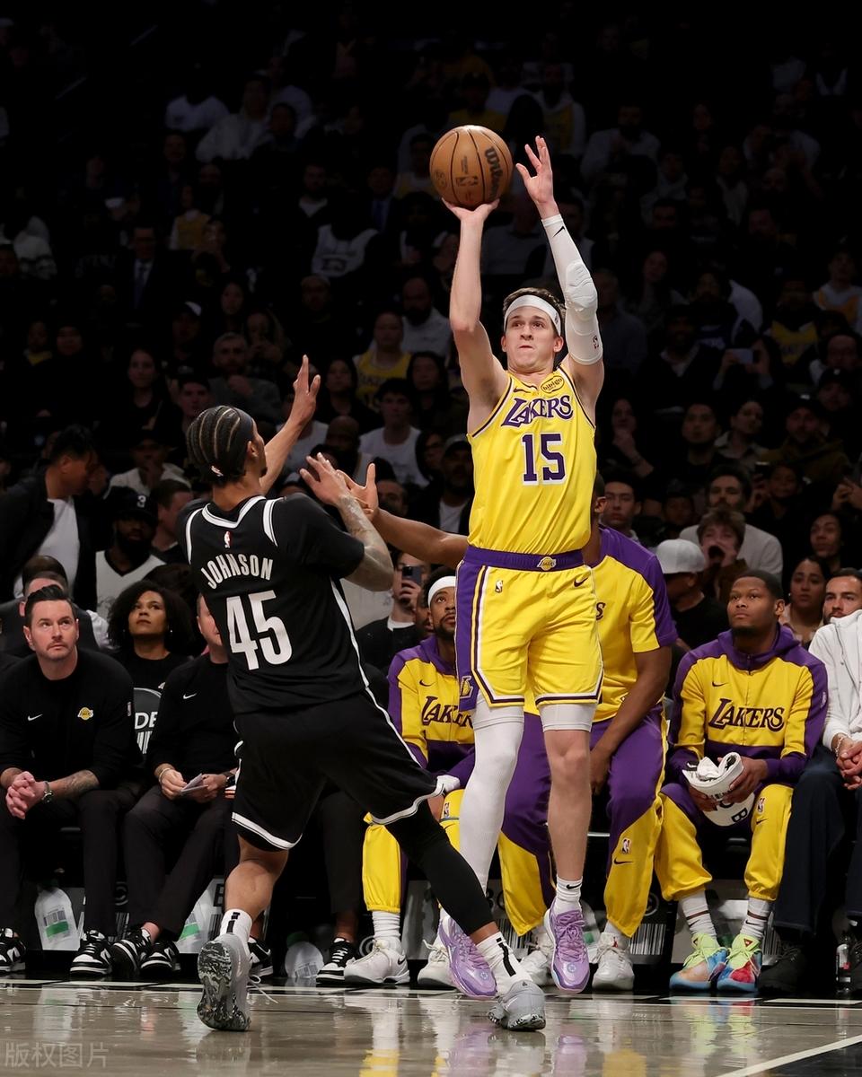 篮网队状况低迷主帅频频调整战术的简单介绍