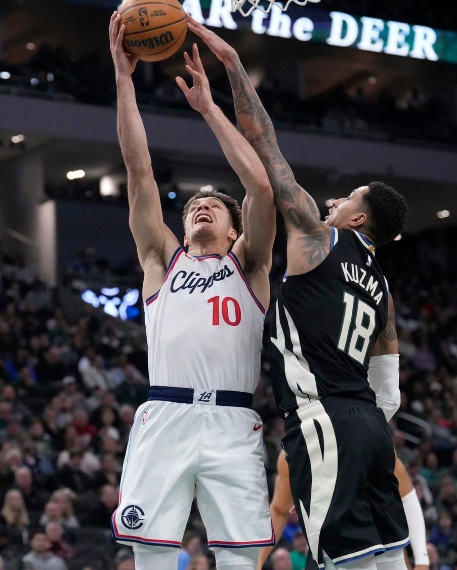 雄鹿在激战中脱颖而出，取得宝贵胜利