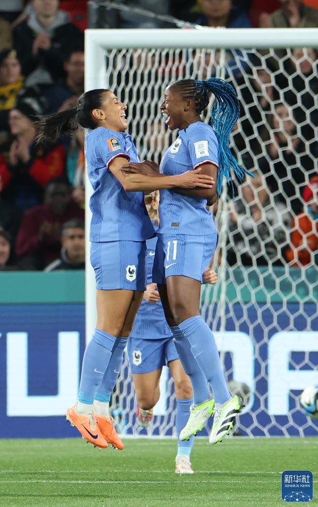 1xbet体育投注-法国女足队员接受专业训练，调整状态