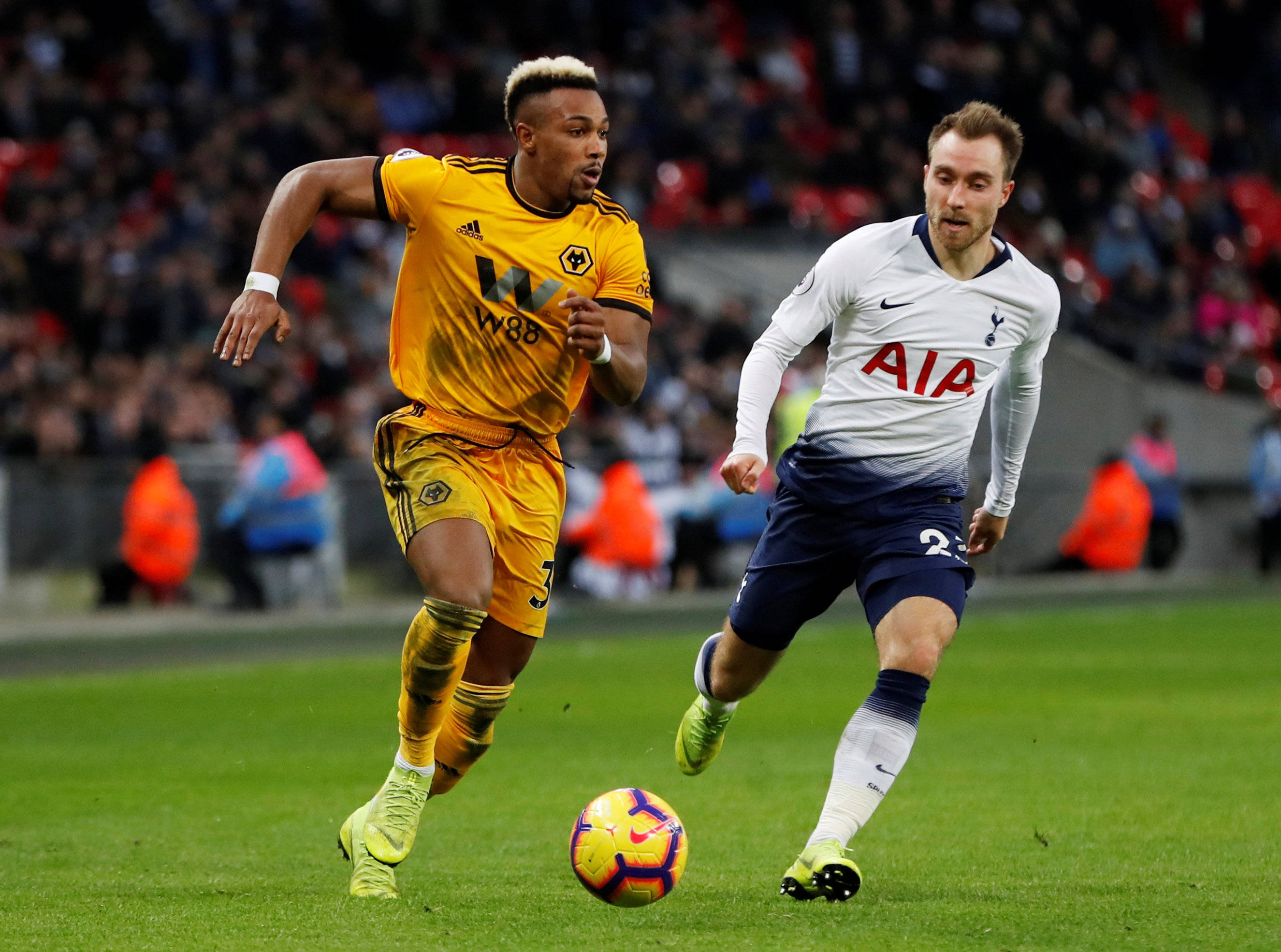 狼队赢得关键比赛，冲向英超榜首