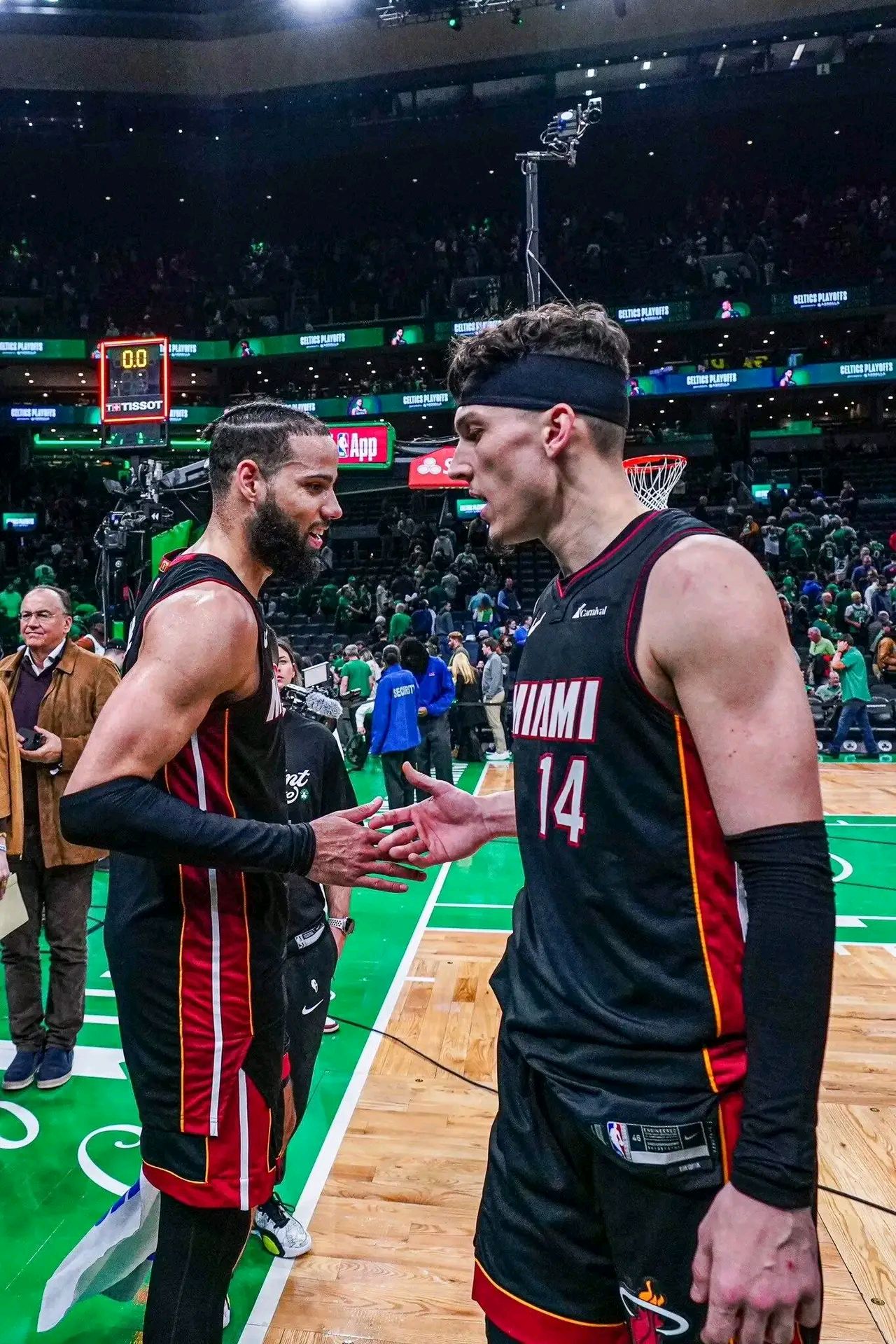 关于热火队气势如虹，轻松击败对手的信息