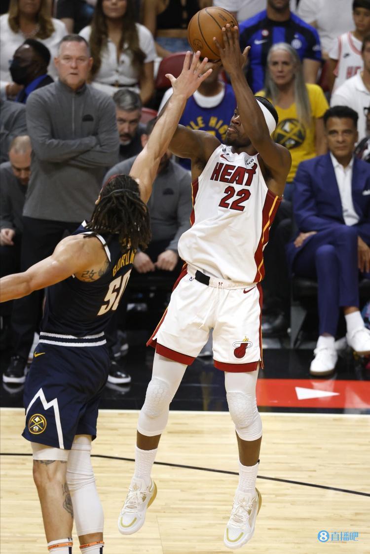 1xbet体育网址-佛罗伦萨后防曝弱点，球队防守需加强